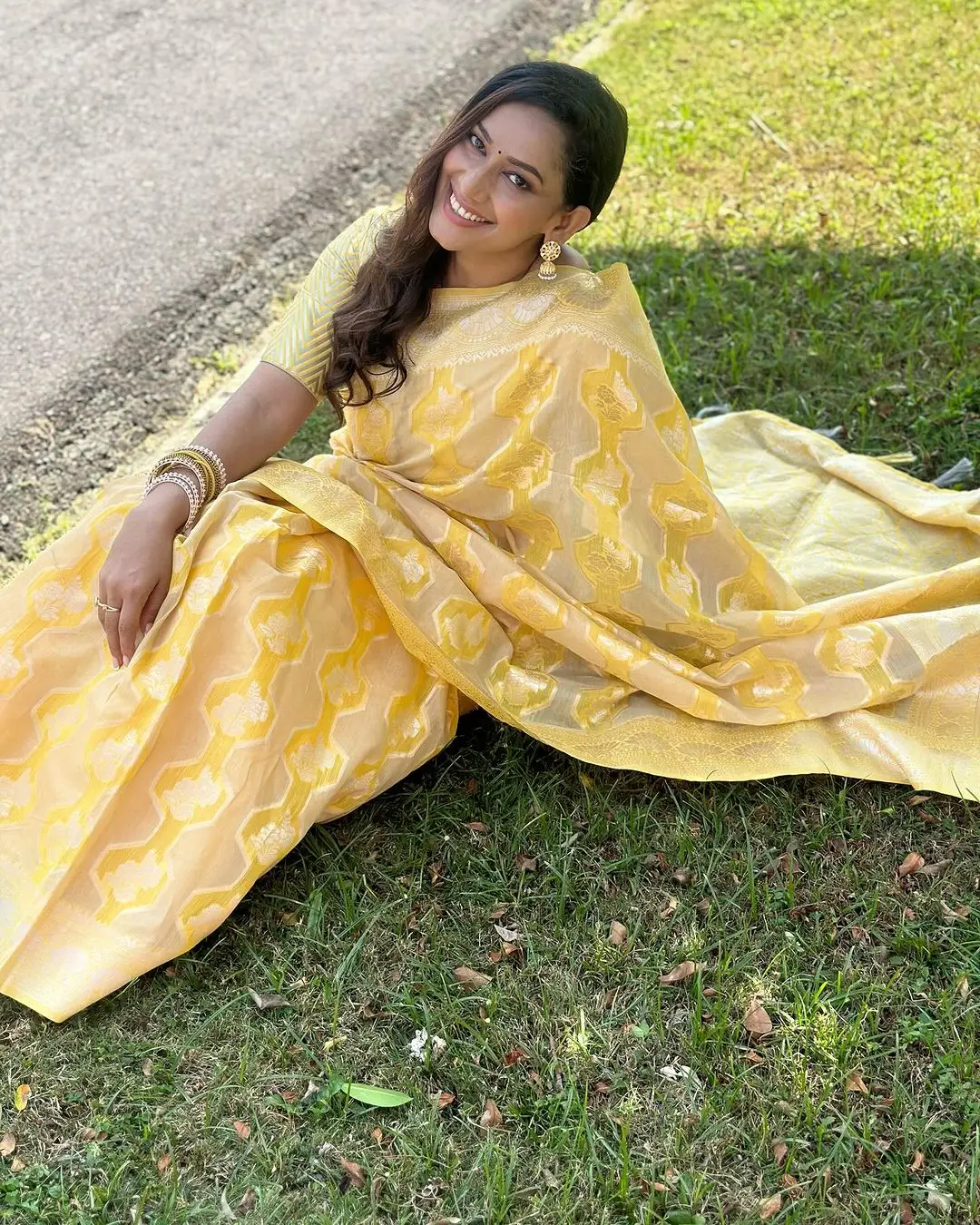 INDIAN ACTRESS SANJANA SINGH IN TRADITIONAL YELLOW COLOR SAREE BLOUSE